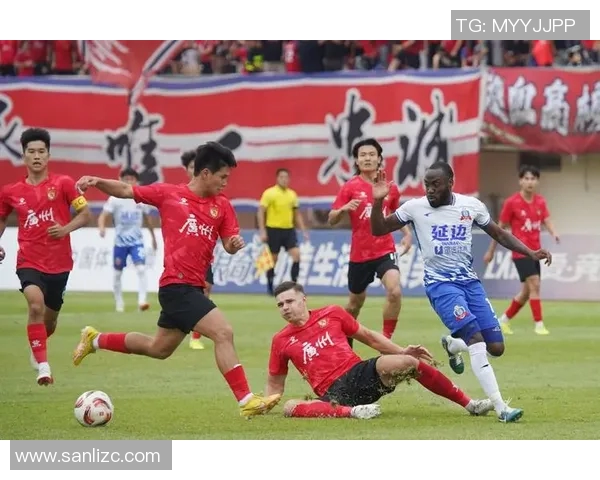 广州足球队防反战术解析：从防守到反击的完美转型与执行