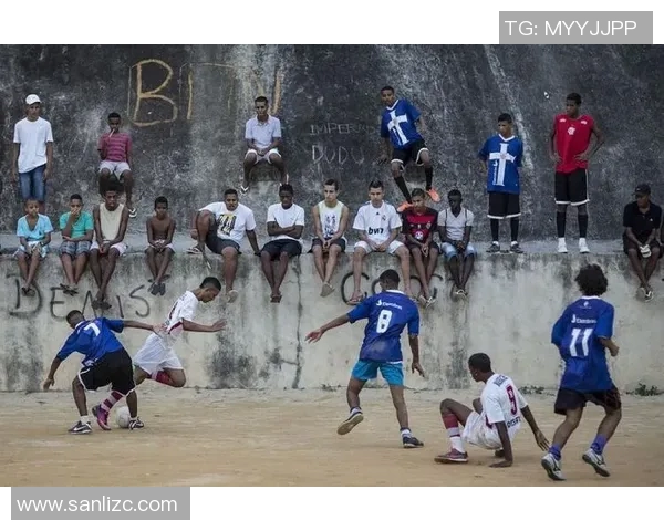 卡塞米罗的足球之路:从巴西小将到世界顶级中场的蜕变与荣耀 卡塞米罗的足球之路:从巴西小将到世界顶级中场的蜕变与荣耀