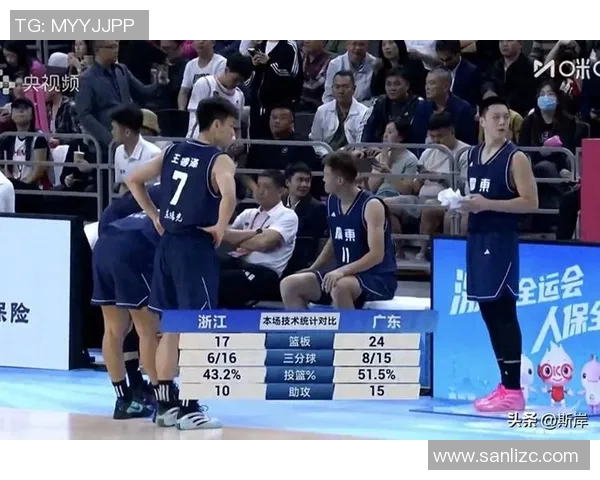 山西与江苏篮球队激战正酣精彩对决引发球迷热议与期待 山西与江苏篮球队激战正酣精彩对决引发球迷热议与期待