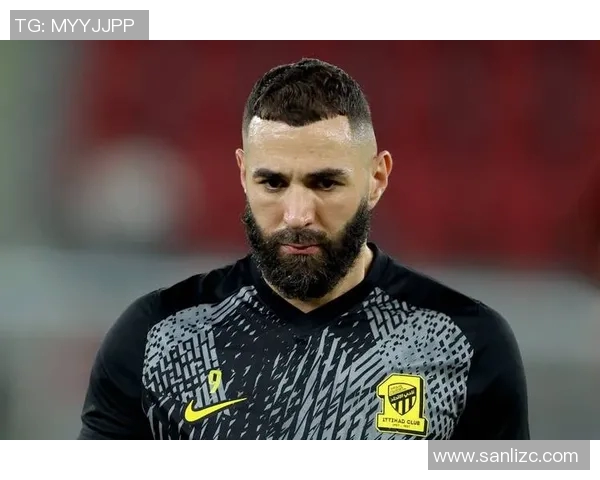 本泽马重返赛场展现王者风范引发球迷热议与期待