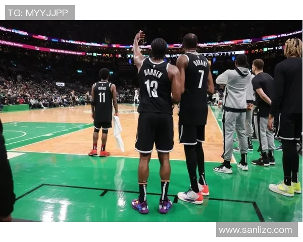 火箭队与雄鹿队激战三月八日赛场谁能笑到最后