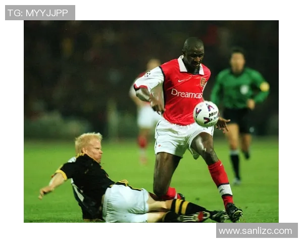 达尼洛在足球场上的成长之路与未来发展潜力分析 达尼洛在足球场上的成长之路与未来发展潜力分析