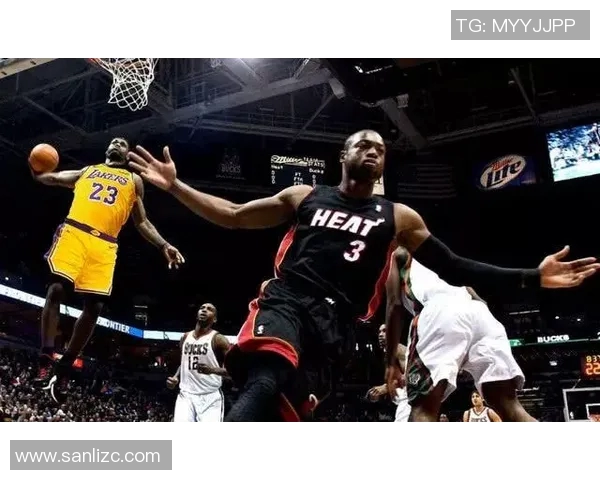 韦德与詹姆斯巅峰对决再现篮球传奇激情碰撞与荣耀追逐 韦德与詹姆斯巅峰对决再现篮球传奇激情碰撞与荣耀追逐