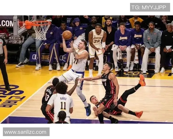 公牛与湖人巅峰对决NBA经典对抗赛重燃篮球激情