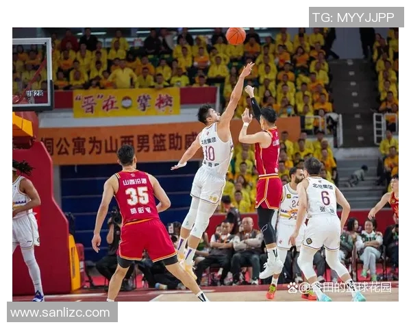 2020年CBA赛季北京队对阵广东队精彩回顾与赛后分析