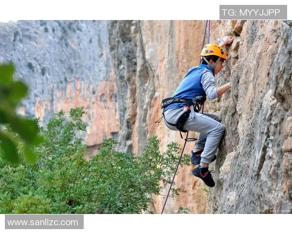 科学攀岩实力提升的系统训练方法与技巧分享 科学攀岩实力提升的系统训练方法与技巧分享